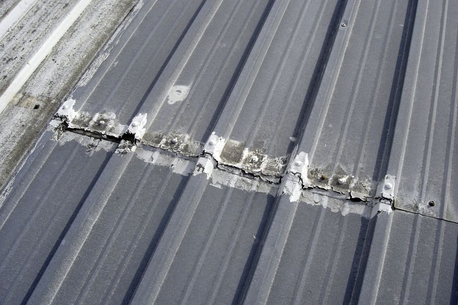 Common Metal Roof Problems and How to Fix Them