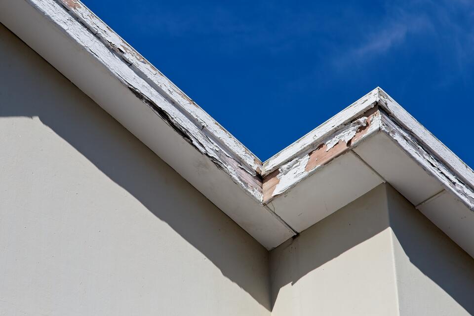 DIY Fascia Repair vs Hiring a Professional: What’s Worth It?
